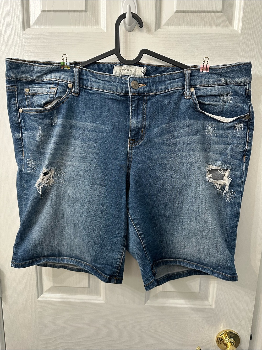 Torrid Denim Shorts Bermuda Length Medium Blue Wash Distressed Stretchy 20
